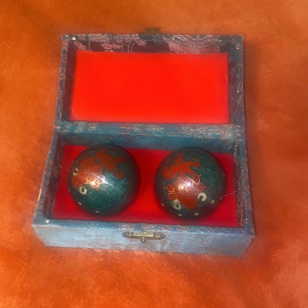 Vintage Chinese Asian Stress Therapy Chiming Cloisonné Ball Dragón Print Set 2